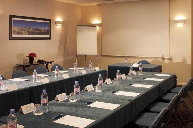 Escale Oceania Vieux Port Hotel 3*